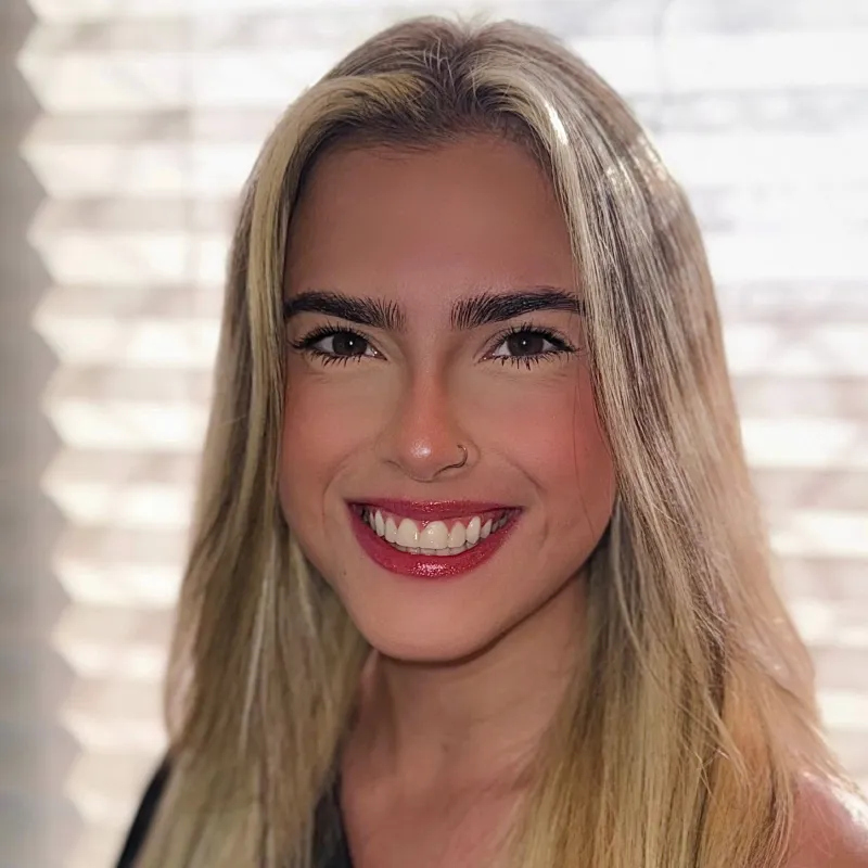 Sara Evangelista sorrindo